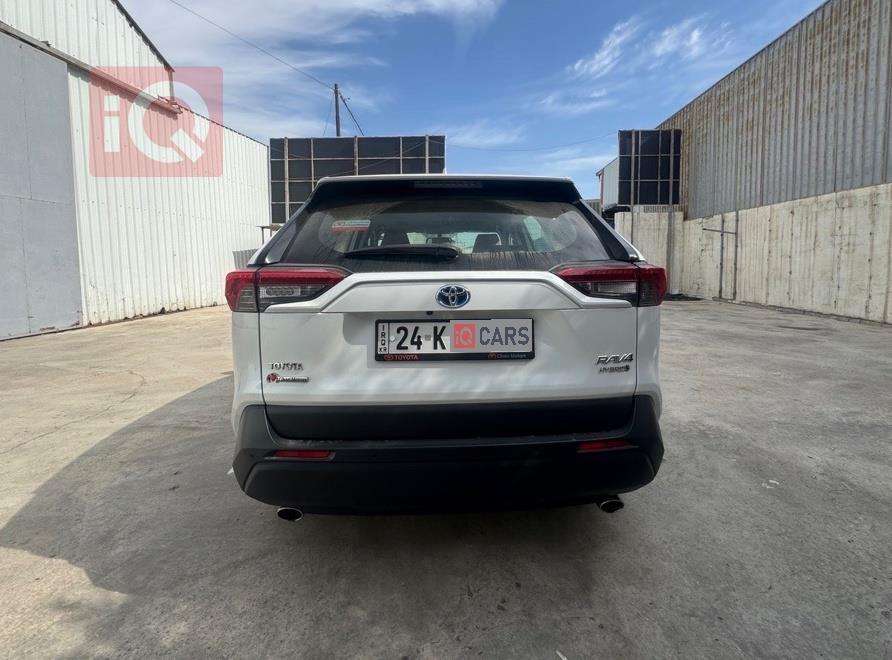 تۆیۆتا ڕاڤ 4